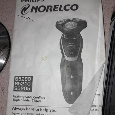 Electric razors with chargers and shaving cleaner
