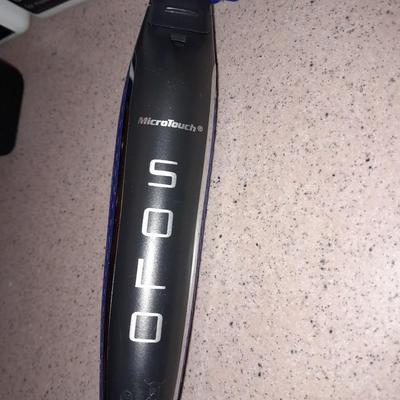 Electric razors with chargers and shaving cleaner