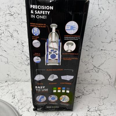 Mandoline slicer, set of pizza pans