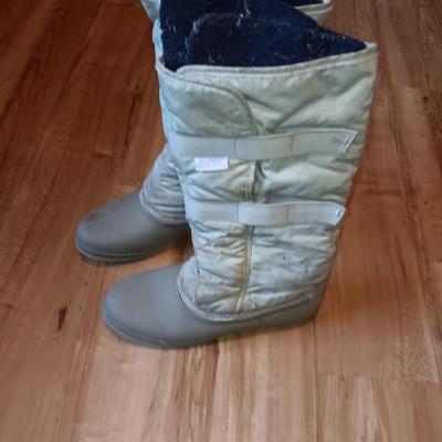 Women's Asolo Shoe's Size 6.5 with Sorel Boots Size 7 - 7.5