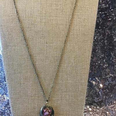 Vintage Unbranded Gold Tone Locket Style Necklace w/ Purple Rose & Rhinestones