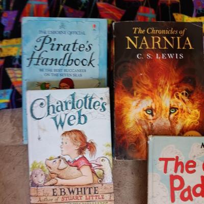 Kids - snuggle up and read a book! Children's books with Throw blanket