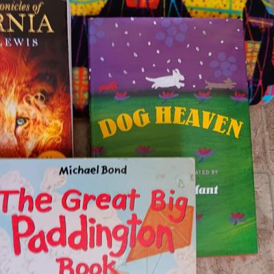 Kids - snuggle up and read a book! Children's books with Throw blanket