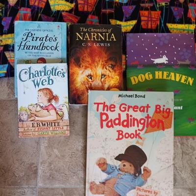 Kids - snuggle up and read a book! Children's books with Throw blanket
