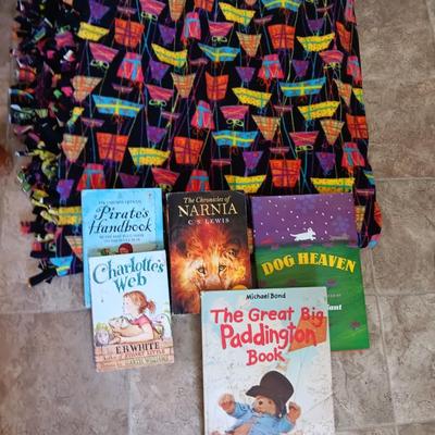 Kids - snuggle up and read a book! Children's books with Throw blanket