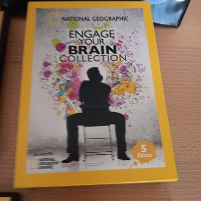 National Geographic books - Hubble cosmos- The brain - Birds - and Photography lessons on disc