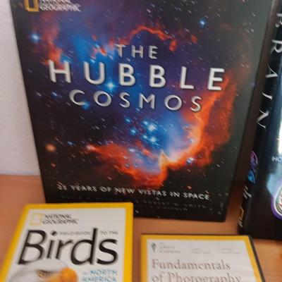 National Geographic books - Hubble cosmos- The brain - Birds - and Photography lessons on disc
