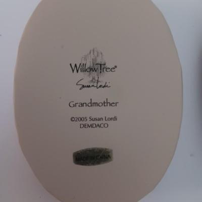 Books to read with Grandma, Willow tree Grandmother trinket box, and Grandkids gather here sign