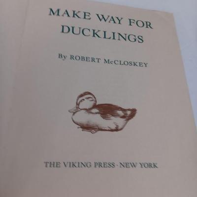 Books to read with Grandma, Willow tree Grandmother trinket box, and Grandkids gather here sign