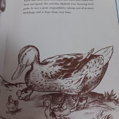 Books to read with Grandma, Willow tree Grandmother trinket box, and Grandkids gather here sign