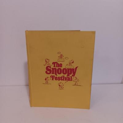 The Snoopy Festival Book. 1974. United Feature Syndicate Inc.