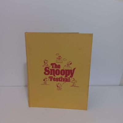 The Snoopy Festival Book. 1974. United Feature Syndicate Inc.