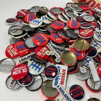 -98- POLITICAL | Vintage 1960â€™s Political Buttons