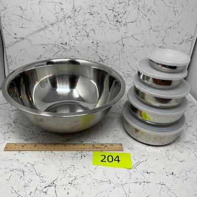 Aluminum bowls nesting with lids