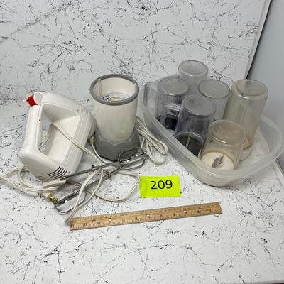 Hand mixer and small blender