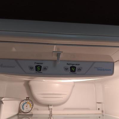 Working Amana Refrigerator with bottom freezer