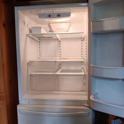 Working Amana Refrigerator with bottom freezer