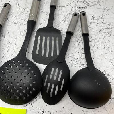 Kitchen cooking utensils