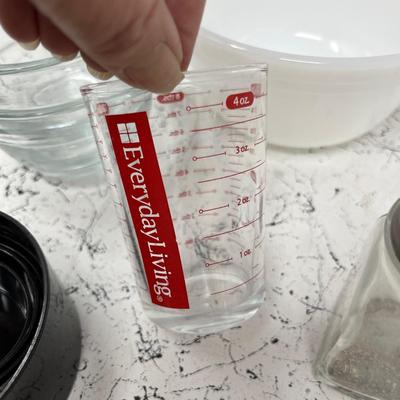 Kitchen measuring & bowls