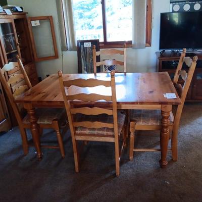 Dining room table with 4 chairs and 2 captain chairs and 22" leaf