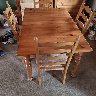 Dining room table with 4 chairs and 2 captain chairs and 22" leaf