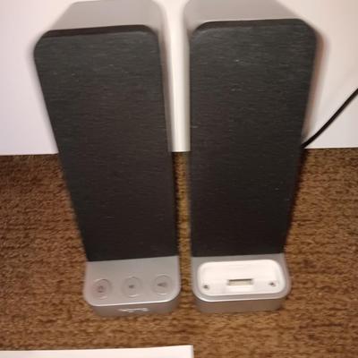 I home speaker charging system and a ipod tunedok