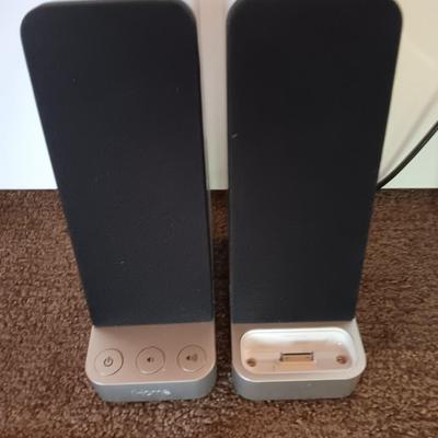 I home speaker charging system and a ipod tunedok