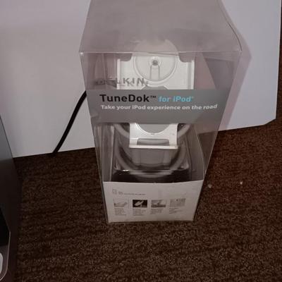 I home speaker charging system and a ipod tunedok