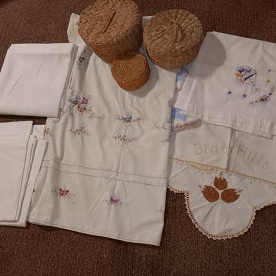 Vintage embroidered table linens - with nesting baskets Butterfly is very beautiful!