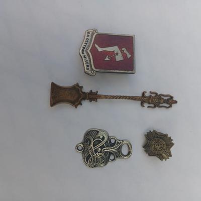 Army Medical Regiment -Da Dextram Misero WWII Sterling by Blackinton -Norway pendant - Lapel pin Veterans of war