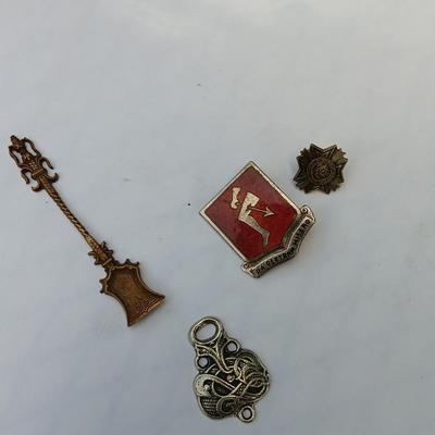 Army Medical Regiment -Da Dextram Misero WWII Sterling by Blackinton -Norway pendant - Lapel pin Veterans of war