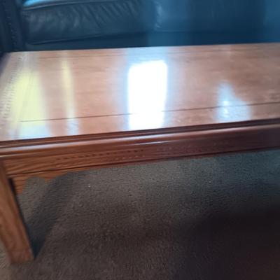 Wooden LANE Coffee table with leaf design