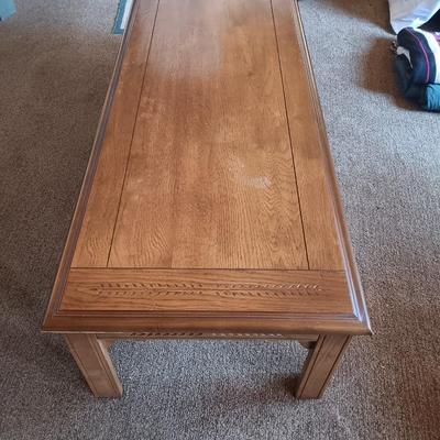 Wooden LANE Coffee table with leaf design