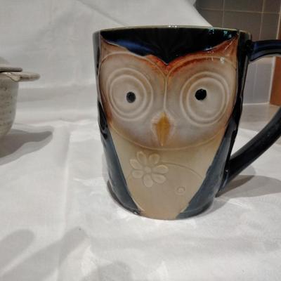 Kitchen pottery pieces, lidded pot, pie plate, and mugs