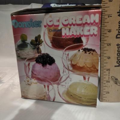 Ice cream maker with accessories