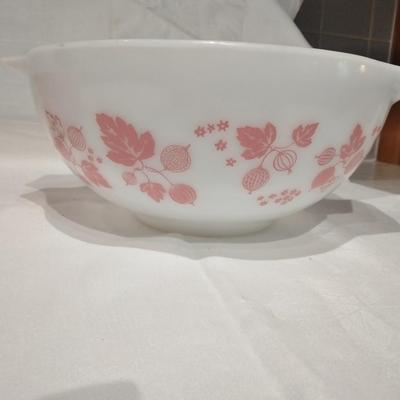 Two Gooseberry print Pyrex nesting bowls, Pink gooseberry & white Gooseberry