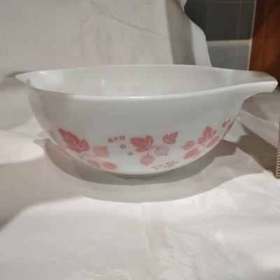 Two Gooseberry print Pyrex nesting bowls, Pink gooseberry & white Gooseberry