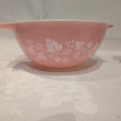 Two Gooseberry print Pyrex nesting bowls, Pink gooseberry & white Gooseberry
