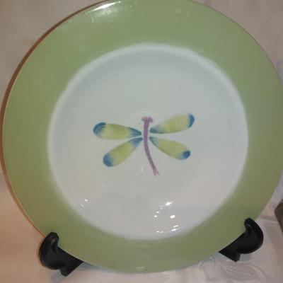 Four Dragonfly plates with a vase and collectible miniature mug