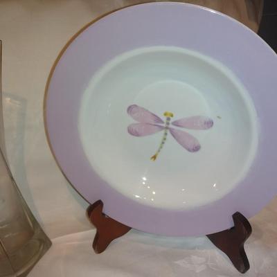 Four Dragonfly plates with a vase and collectible miniature mug