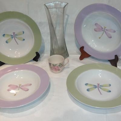 Four Dragonfly plates with a vase and collectible miniature mug