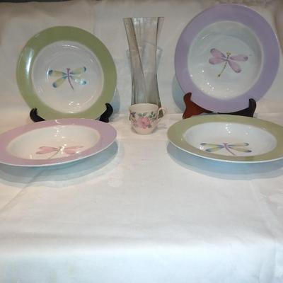 Four Dragonfly plates with a vase and collectible miniature mug
