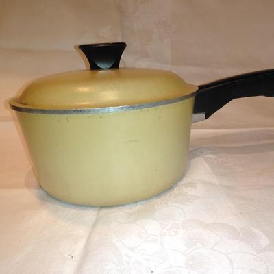 Vintage aluminum club cookware pots with lids