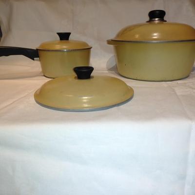 Vintage aluminum club cookware pots with lids