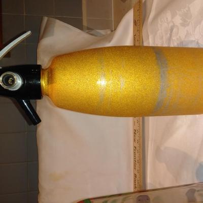 Kitchen oils and cooking fluid bottles
