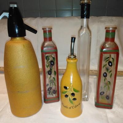 Kitchen oils and cooking fluid bottles