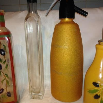 Kitchen oils and cooking fluid bottles