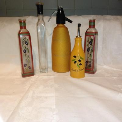 Kitchen oils and cooking fluid bottles
