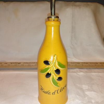 Kitchen oils and cooking fluid bottles