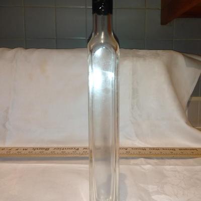 Kitchen oils and cooking fluid bottles
